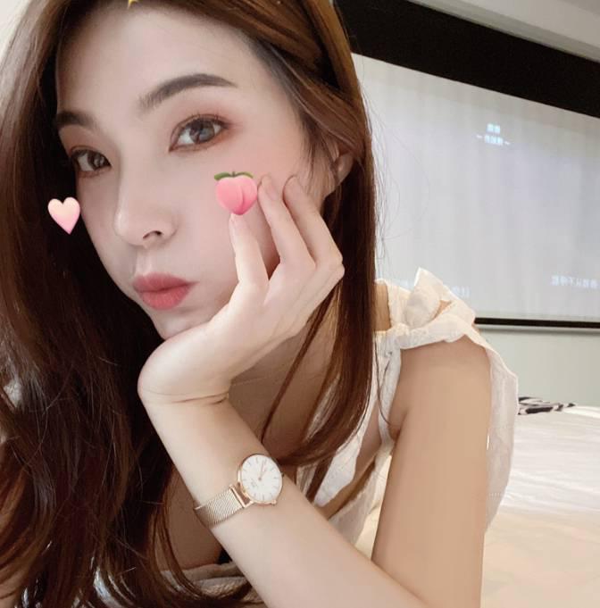 一对胸器，懂的